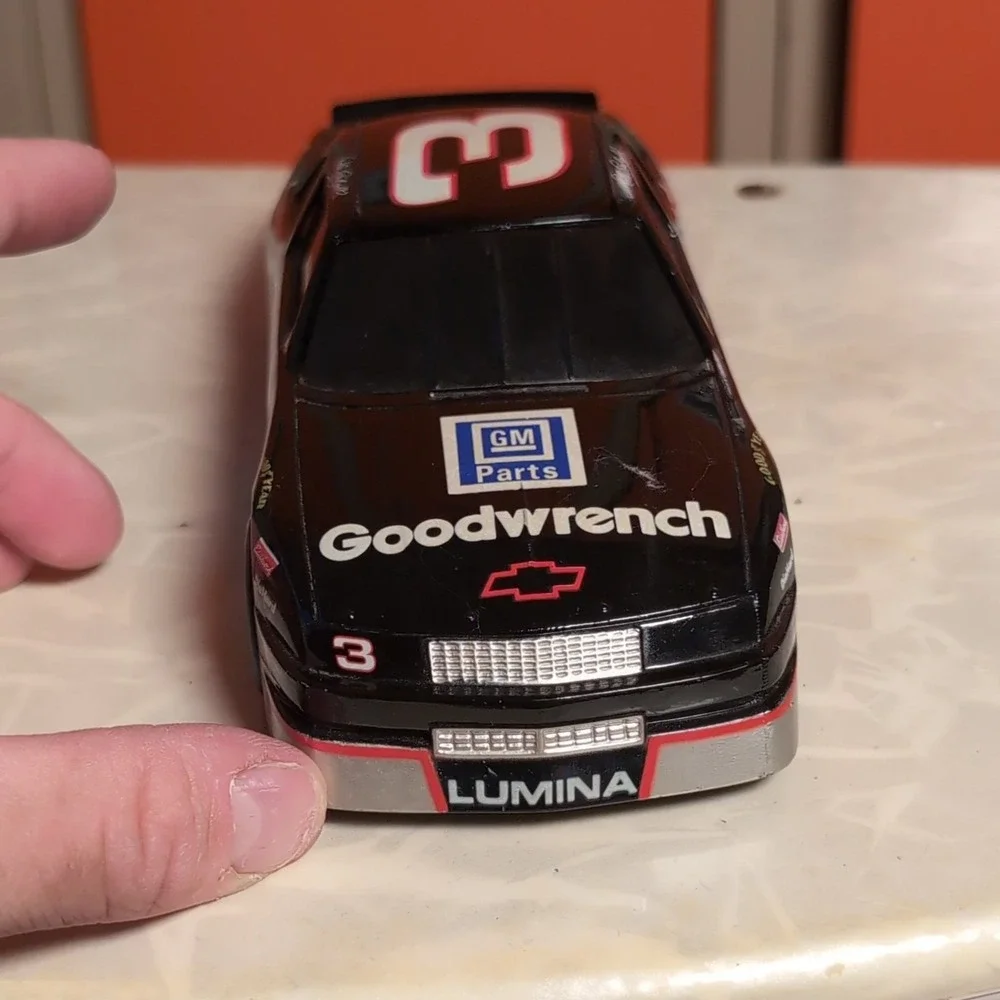 Racing Champions Goodwrench Chevrolet Lumina NASCAR Diecast Car bank 1992